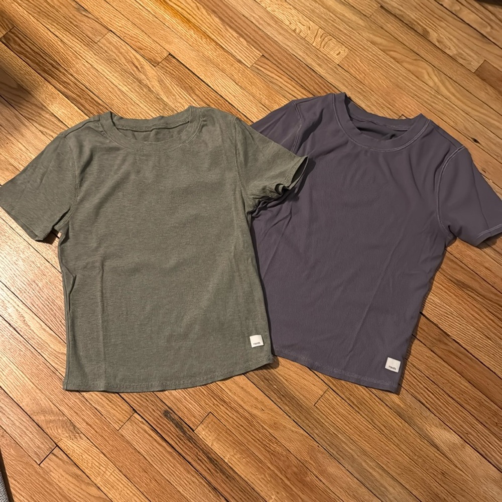 Vuori Pose Fitted Tee’s Green and Purple Size Small